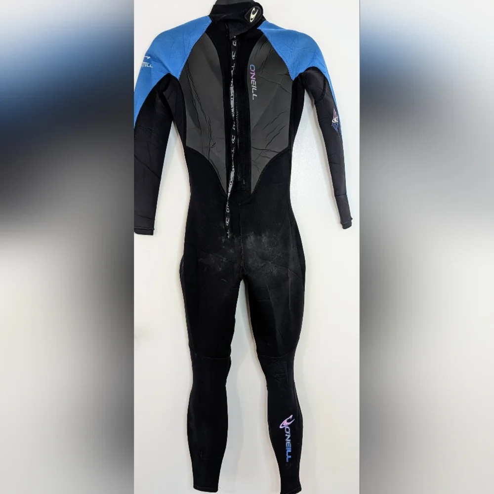 Black and Blue Wetsuit - Picture 4 of 11